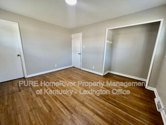 Building Photo - 629 Kent Dr