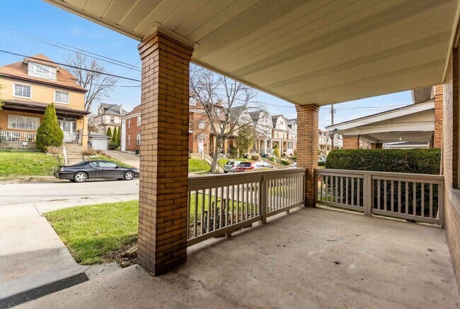 Building Photo - Kam316