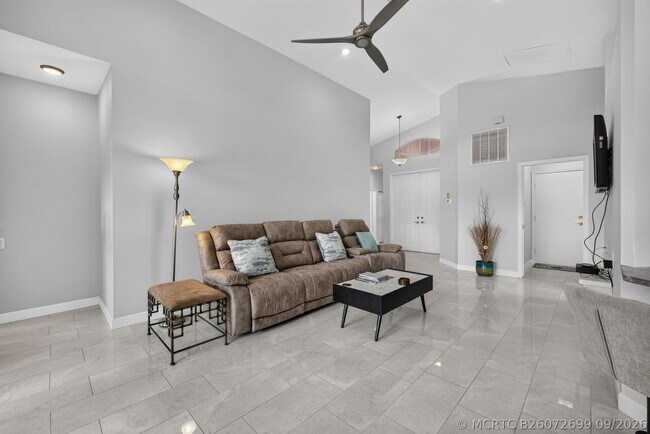 Building Photo - 309 NW Toscane Tr