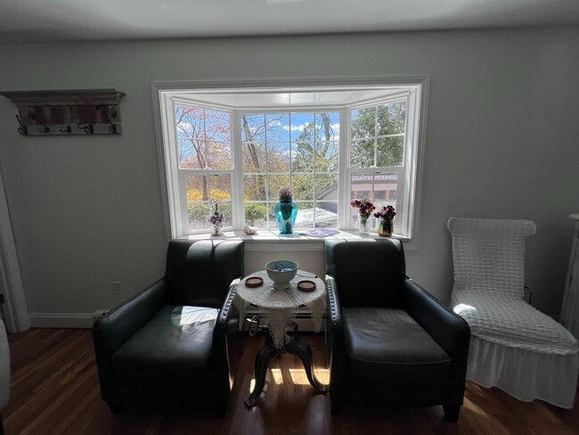 Building Photo - 98 E Border Rd