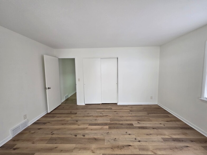 Building Photo - 4054 Stonehenge Dr