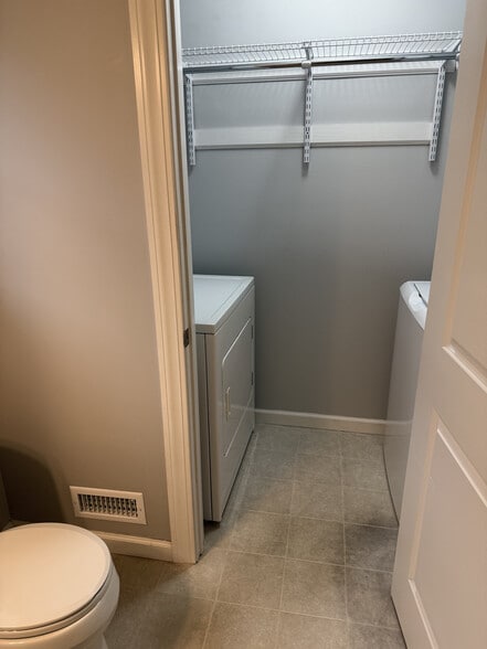 Laundry room - 279 Saratoga Ave