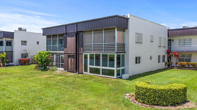 Building Photo - 969 Normandy U