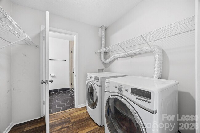 Building Photo - 4739 Hedgemore Dr