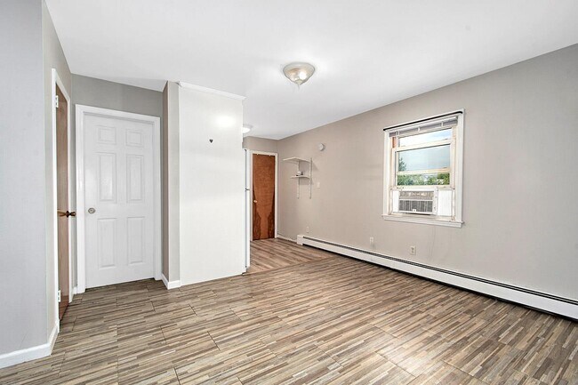 Building Photo - 28 Beechwood Ave