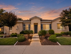 Building Photo - Beautiful 3 Bedroom, 2 Bathroom Home Walking Distance To The Fountains / Galleria!