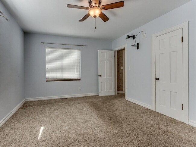 Building Photo - 2933 Cummings Dr