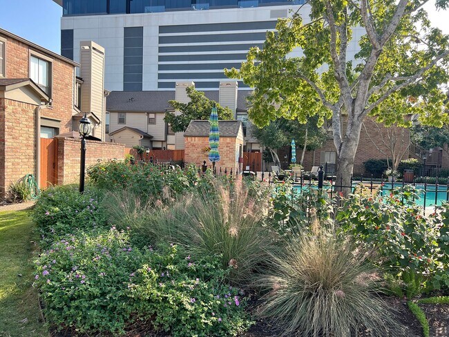 Primary Photo - 1201 McDuffie St