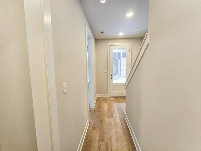 Building Photo - 305 Frederick Wy