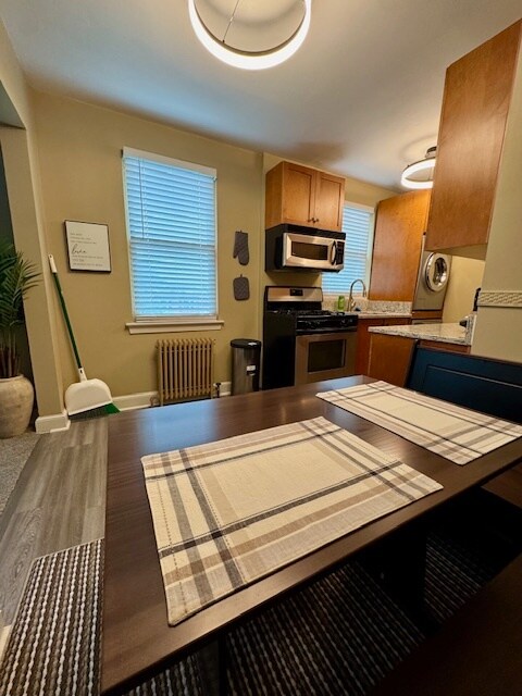 Breakfast nook area. - 3935 S St SE