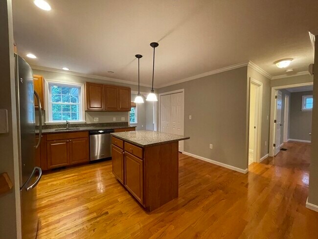 Building Photo - 53 Brewster Rd