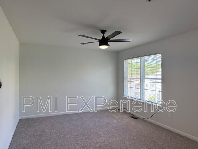 Building Photo - 1023 Spring Valley Ct