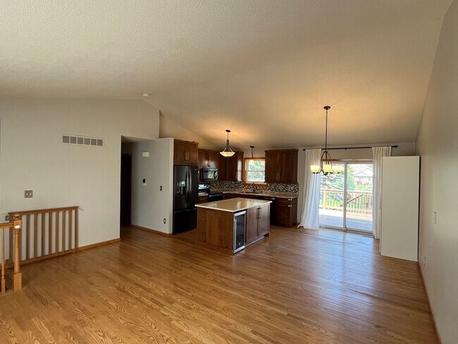 Building Photo - Beautifully Updated 4-Bed Home in Prime NW...