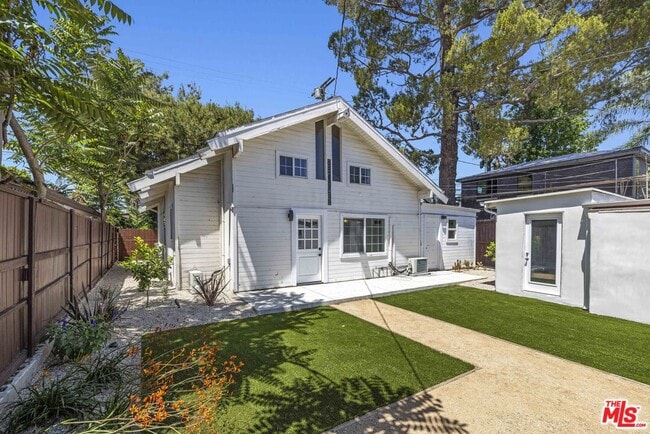 Building Photo - 11149 Hortense St