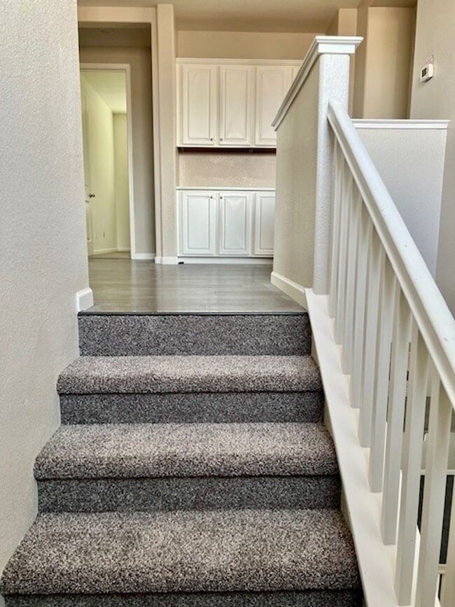 Building Photo - Northwest Bakersfield Gated Home