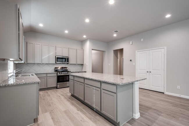 Building Photo - 3918 Sugardale St