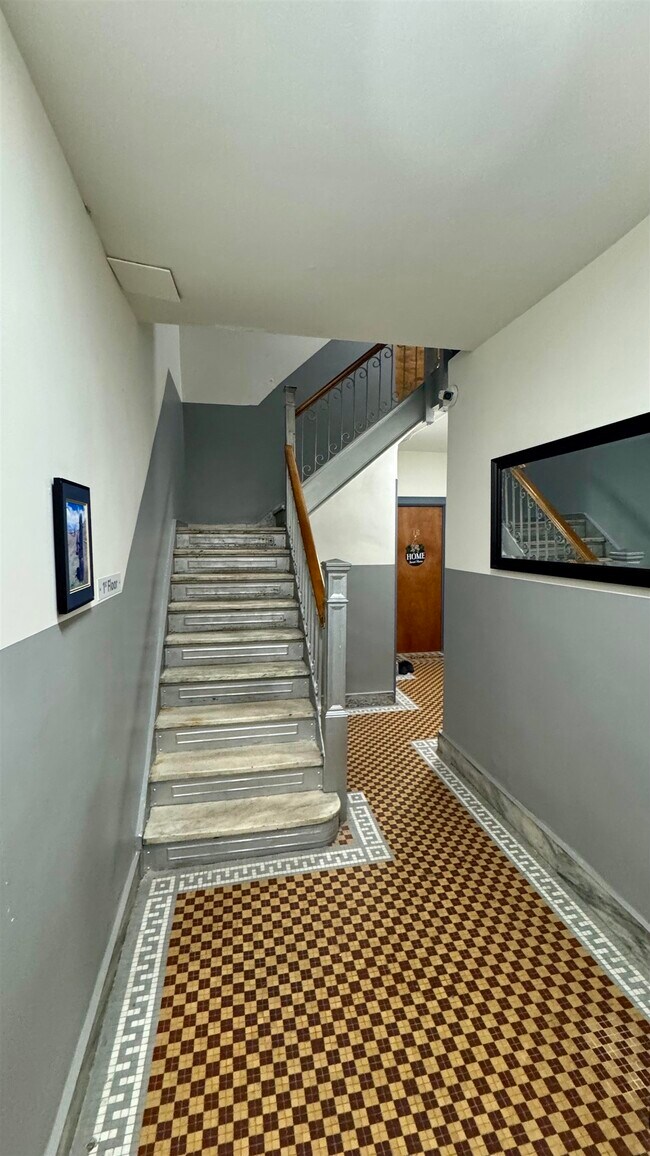 Building Photo - 76 Beacon Ave