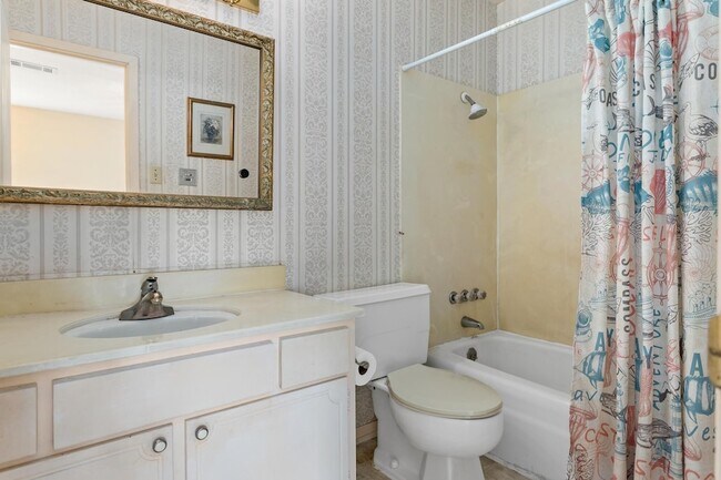 Building Photo - 5960 Townhouse Ln