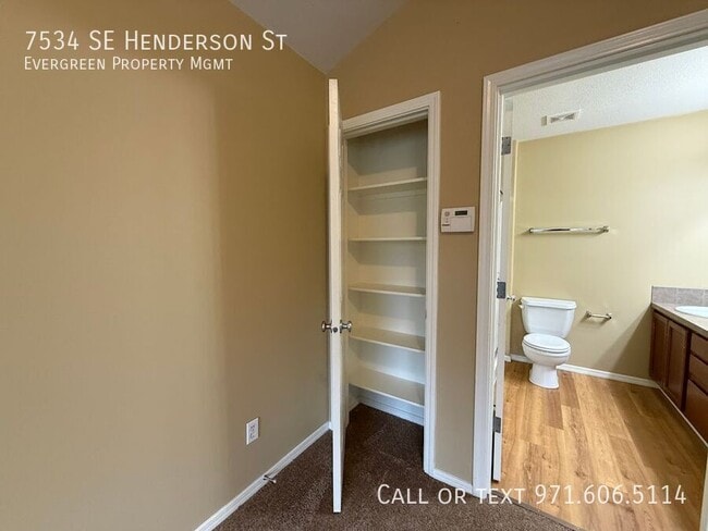 Building Photo - 7534 SE Henderson St