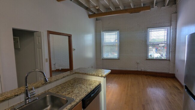 Building Photo - 2800 Mayfield Rd