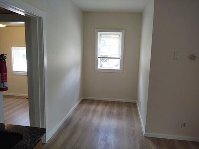 Building Photo - 56 Park St