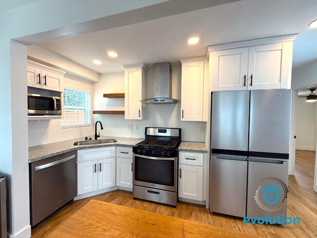 Building Photo - 4064 Laverne Pl