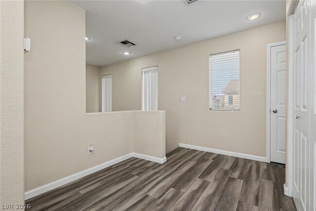 Building Photo - 958 Medina De Leon Ave