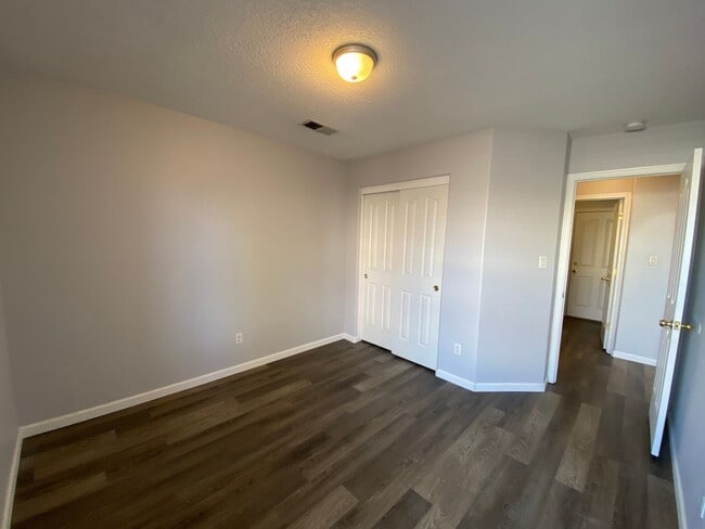 Building Photo - SW 4 Bedroom 3 Bath 2 Car Garage 1989SF