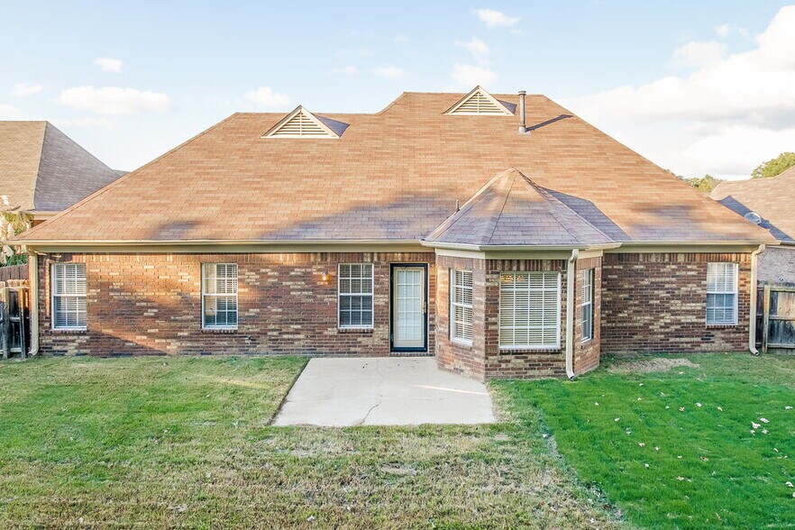 Building Photo - 9555 Morning Shadow Dr