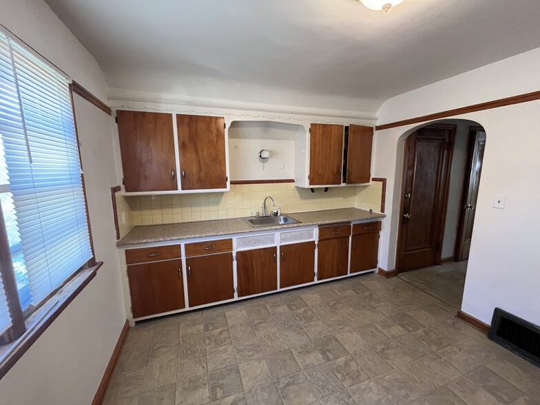 Kitchen - 3728 N 53rd St