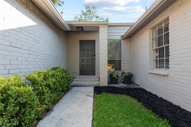 Building Photo - 17114 Banchory Ave