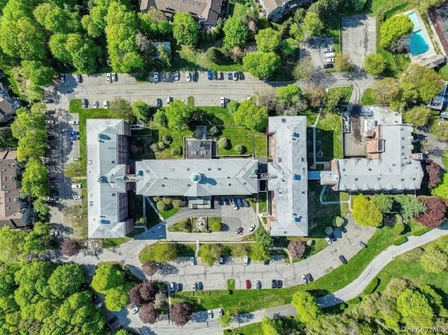 Building Photo - 3311 Villa at the Woods