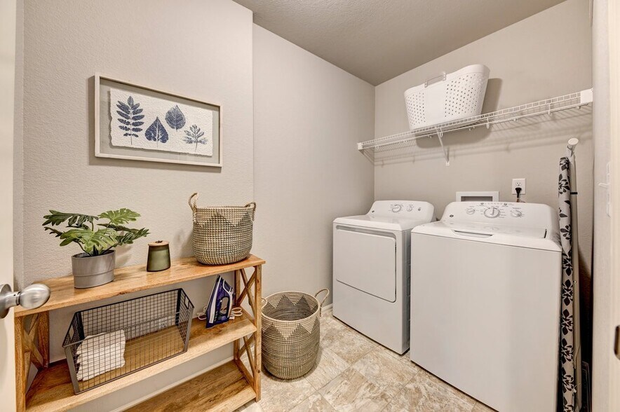 Building Photo - 7604 Sand Lake Heights