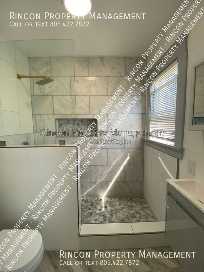 Building Photo - 658 Poli St