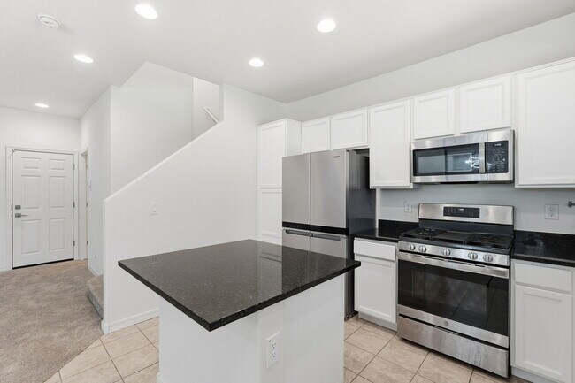 Building Photo - 1647 S 83rd Pl