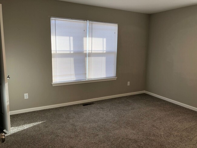 Building Photo - 2 Bed 1 Car Attached Villa with Unfinished Basement