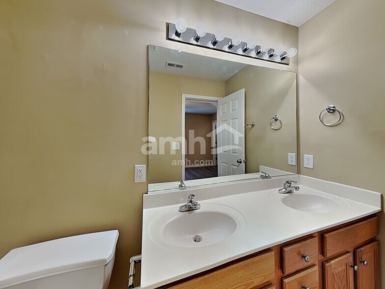 Building Photo - 3626 Sunset Hollow Dr