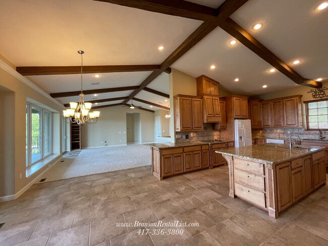 Building Photo - Stunning Executive Lake Home