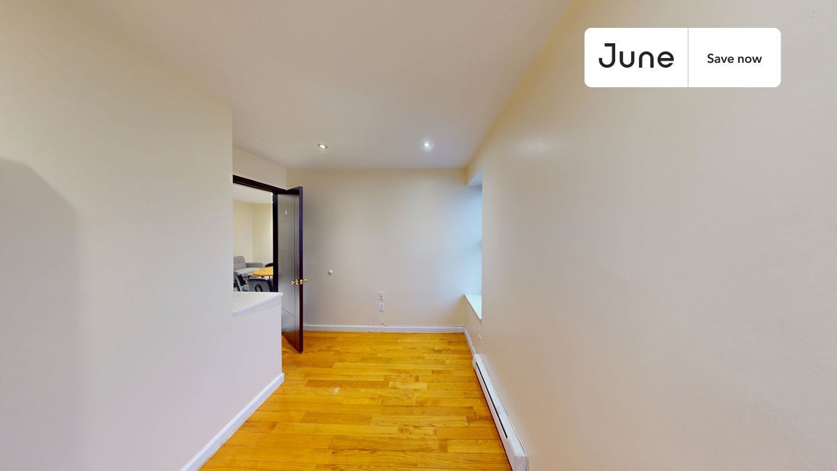 Building Photo - 15 W 107th St