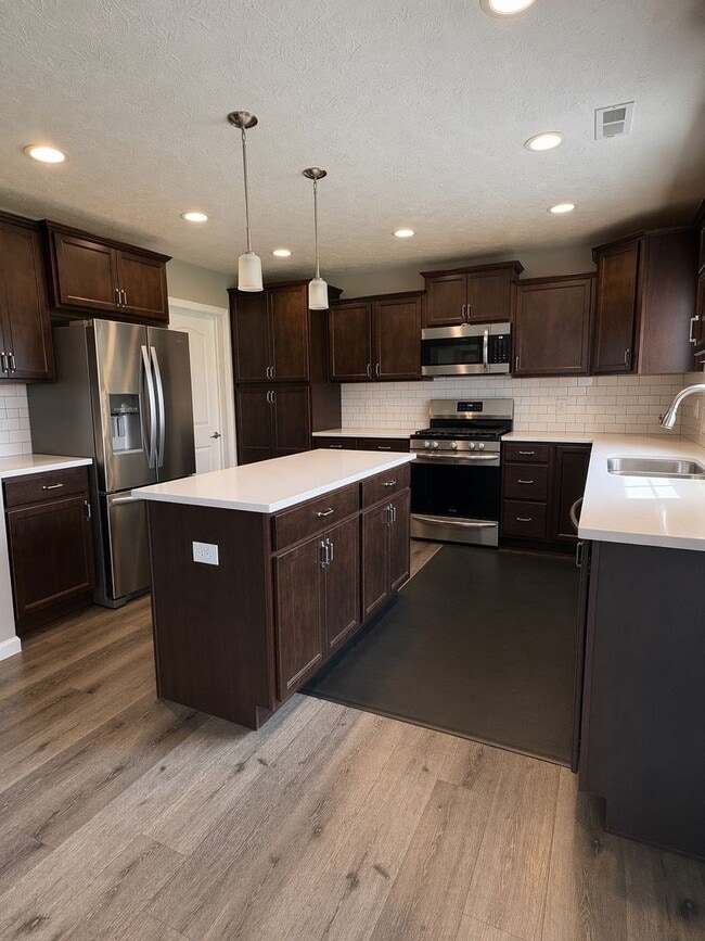 Building Photo - 4 BR WITH OFFICE