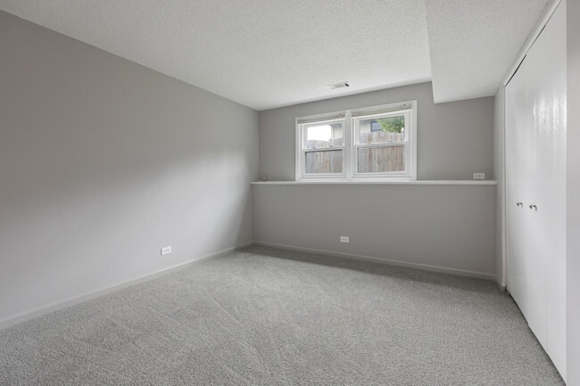 Building Photo - 135 Encina Dr