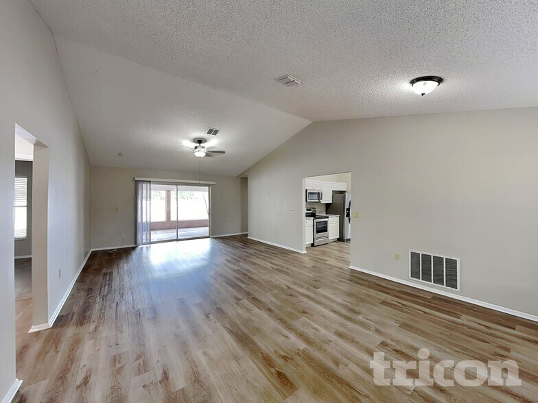 Building Photo - 714 49th St E