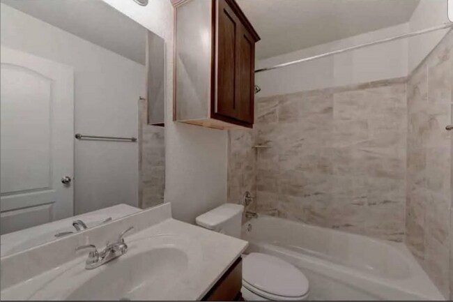 Building Photo - 613 Lost Trl