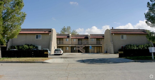 Building Photo - Vintage Apartments