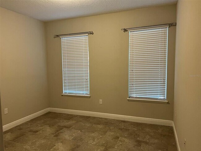 Building Photo - 2924 Lobelia Dr