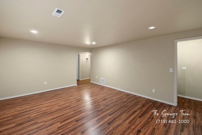Building Photo - SPACIOUS SIX (6!!!) BD HOME IN LORSON RANCH!