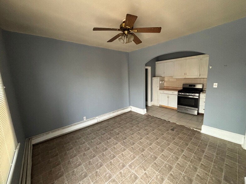 Building Photo - 1003 W Main St