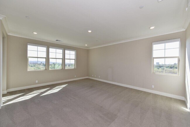 Building Photo - 4bd/4.5ba Single Family House w/ VIEW Gate...