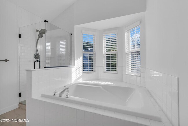 Building Photo - 2 Charles Ct