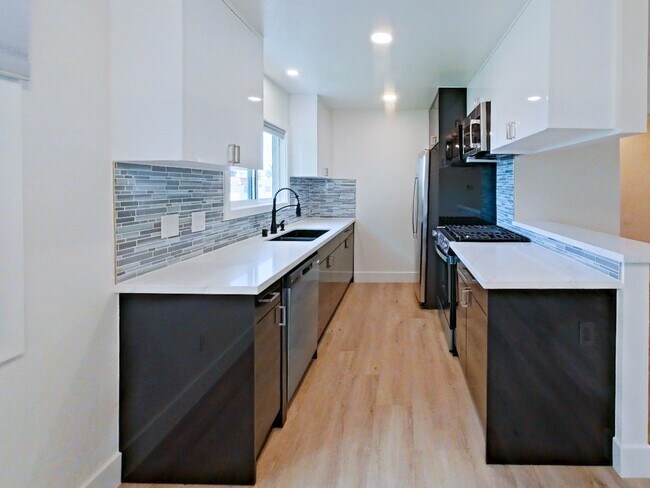 Building Photo - 117 Avenida Algodon